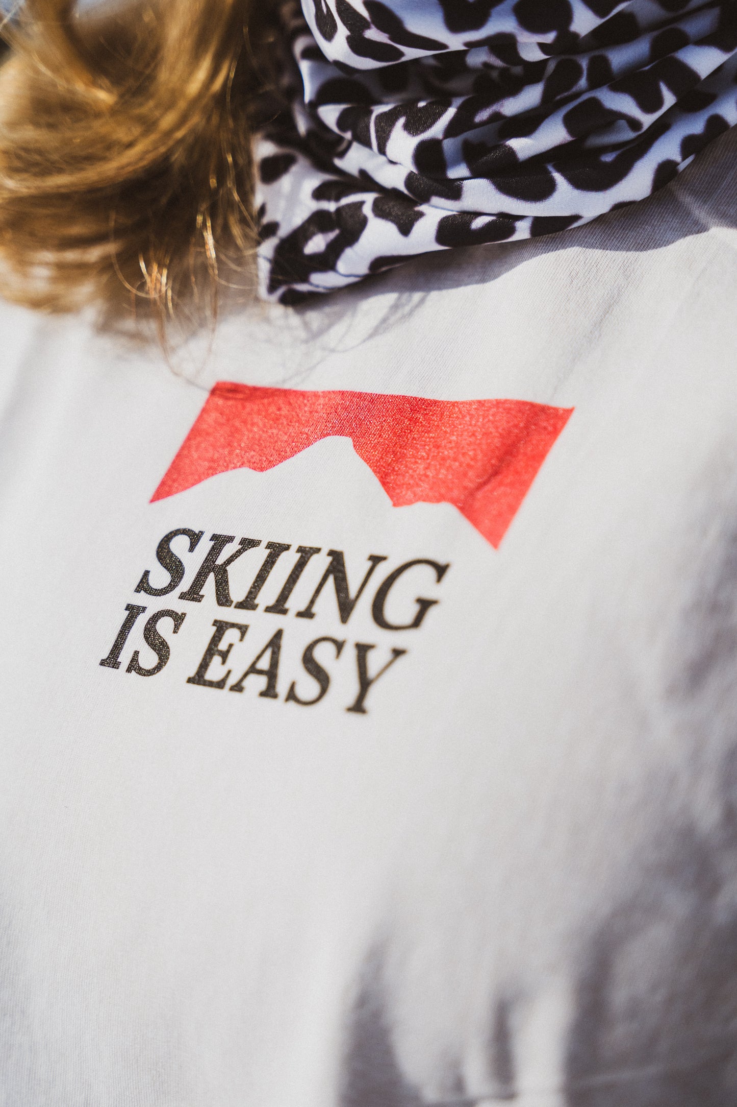 "SKIING KILLS" VINTAGE TEE | (OFF-WHITE)