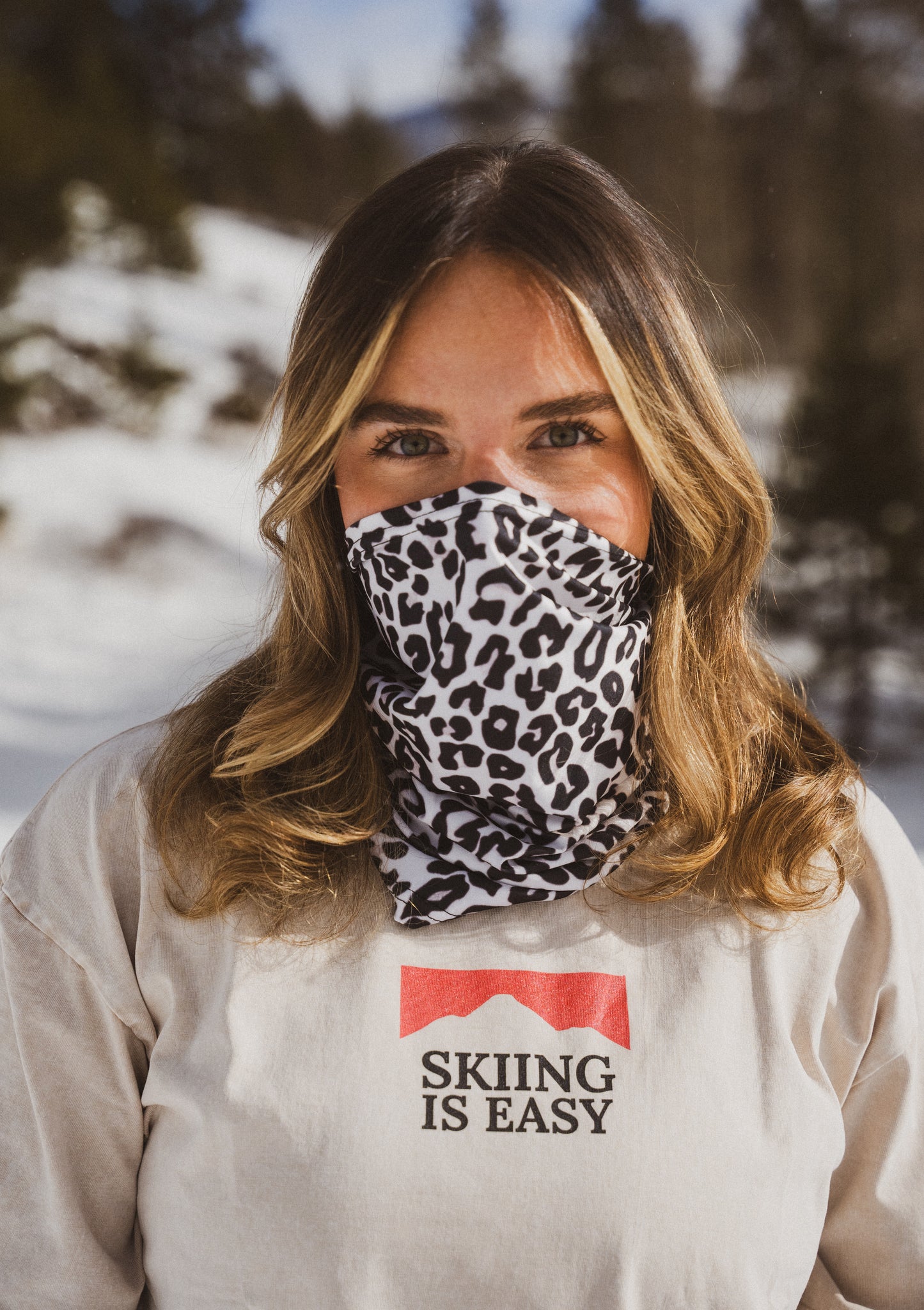 "SKIING KILLS" VINTAGE TEE | (OFF-WHITE)