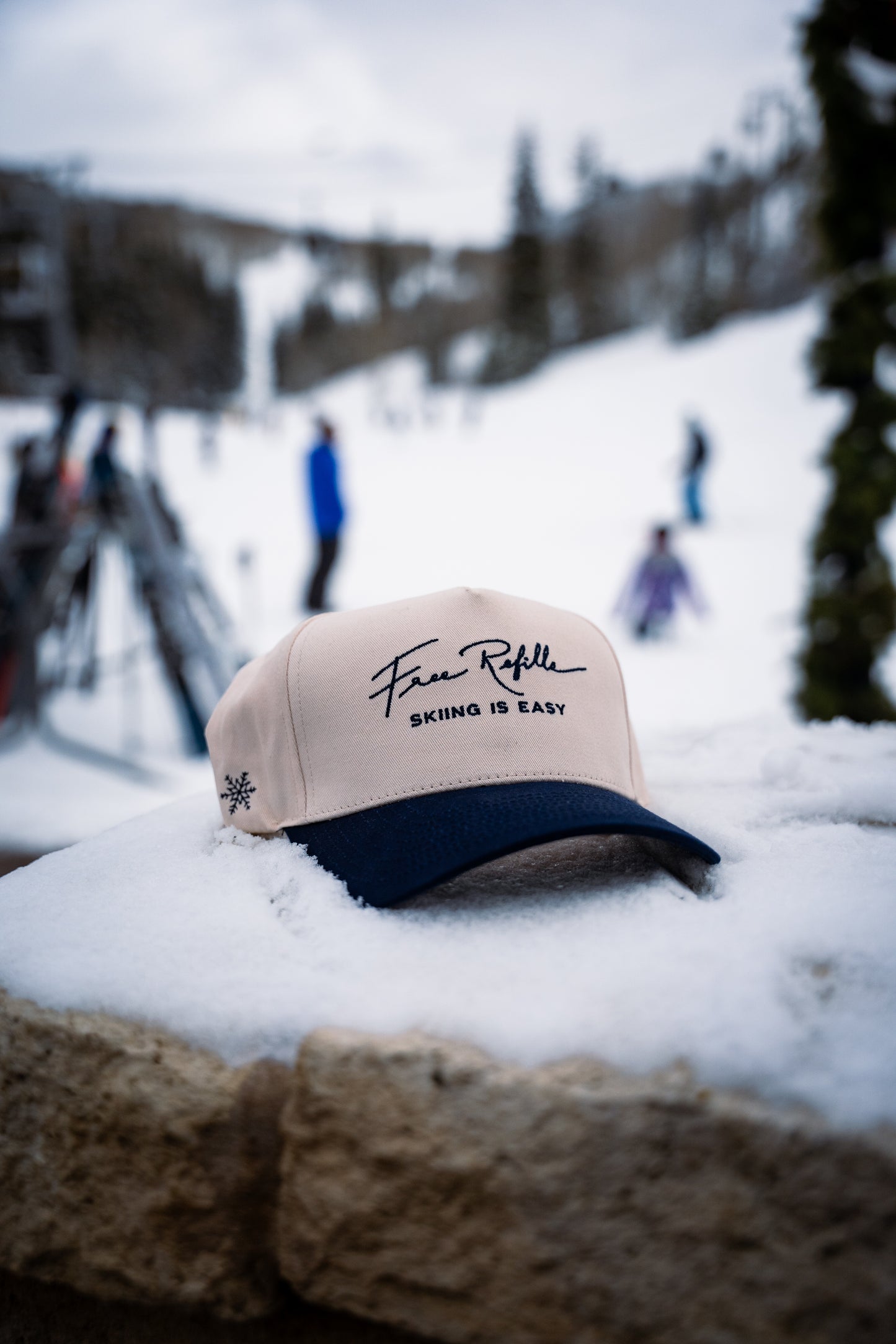 "FREE REFILLS" | HAT (NAVY/CREAM)